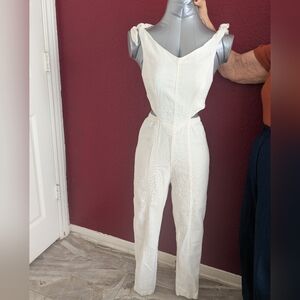 URBAN OUTFITTERS Womens/Juniors  White jumpsuit Linen Beverly Cutout Size XS